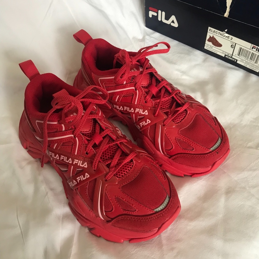 Fila Electrove 2 Limited Edition V Day Women’s Sneakers EUC With Box